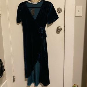 Velvet wrap dress with slit, mid length, green and perfect for holiday parties!